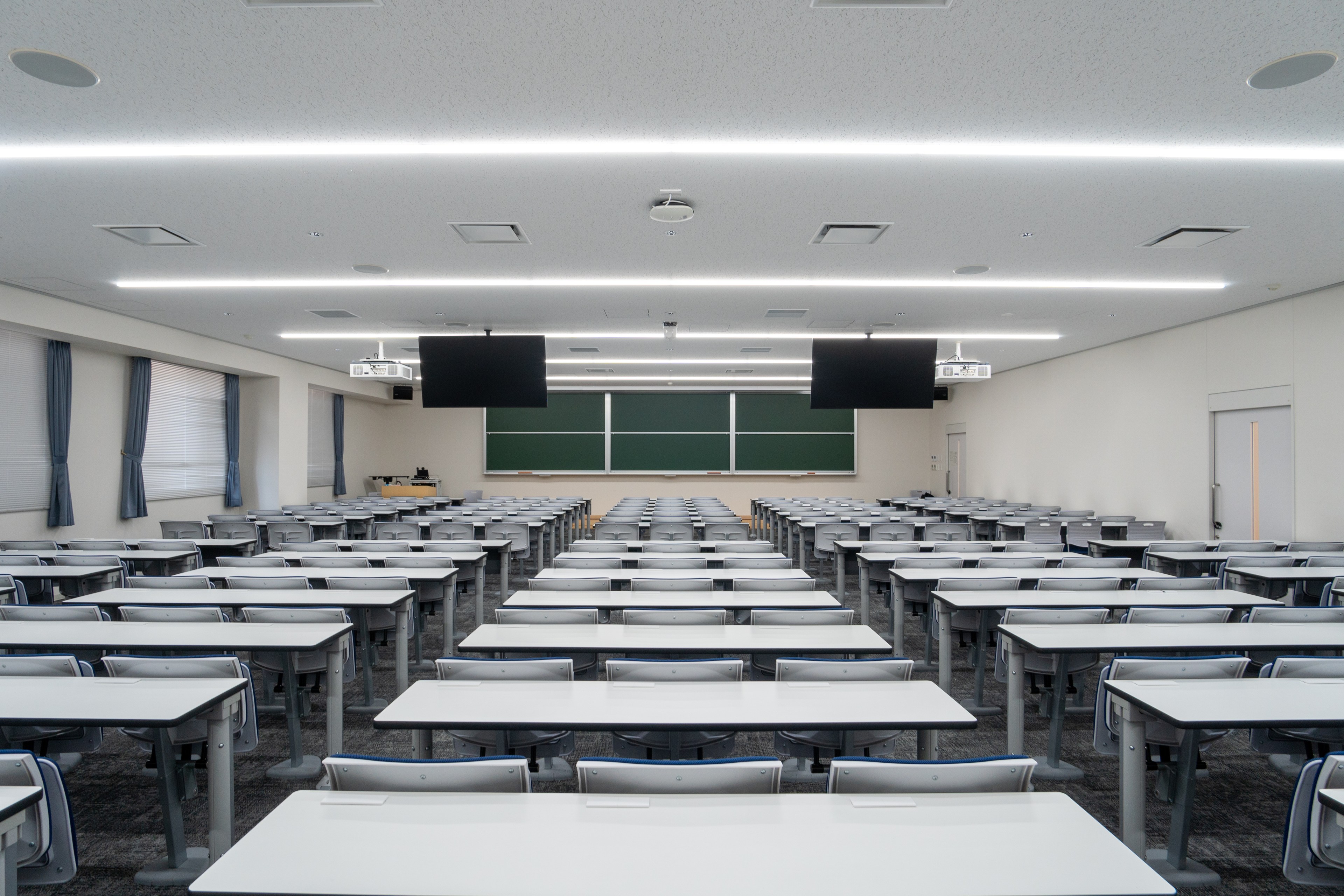 情報価値創造教育棟の講義室2